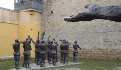 „Cortegiul Sacrificaţilor” de Aurel Vlad sau de ce priveşte omul în sus